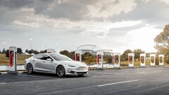 Enkele van de grootste Supercharger stations krijgen overheidsgeld (Afbeelding: Tesla)