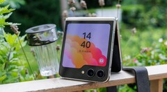 Applede eerste opvouwbare iPhone zal de Z Flip van Samsung nabootsen, aldus het rapport. (Afbeeldingsbron: Notebookcheck)