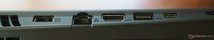 Linkerkant: voeding, RJ-45, HDMI 2.1, USB-A 3.2 Gen 2, Thunderbolt 5 (DP 2.1, PD 3.0)