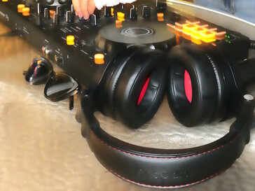 Goed gewatteerde oorkussens en hoofdband (bron: Notebookcheck)