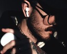 Een van de volgende generaties AirPods zal worden uitgerust met een Visual Intelligence-camera, zoals te zien is in een uitgelekte Apple-video die in macOS is ontdekt.