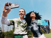 De OnePlus Nord CE 2 Lite wordt geleverd in twee kleuropties, beide voor 299 euro met 6 GB RAM en 128 GB opslag. (Afbeelding bron: OnePlus)