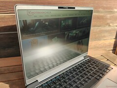 Buiten kijken in de zon