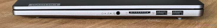 Rechts: 3,5-mm audio-aansluiting, SD-kaartlezer, 2x USB-A 3.2 Gen 1 (5 GBit/s, 1x voeding)