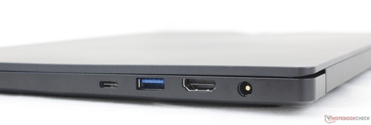 Rechts: USB-C-C met Thunderbolt 4 + Power Delivery + DisplayPort, USB-A 3.0 Gen. 1, HDMI 2.0b, netstroomadapter