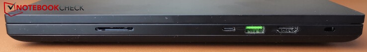 Rechts: SD-kaartlezer, USB-C Thunderbolt 4, HDMI 2.1, Kensington