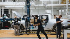 Rivian is officieel begonnen met de productie van de elektrische pick-up met dubbele motor R1T, in voorbereiding op leveringen in juni. (Beeldbron: Rivian op Twitter)