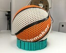 Een decoratieve afbeelding van een 3D-geprinte basketbal