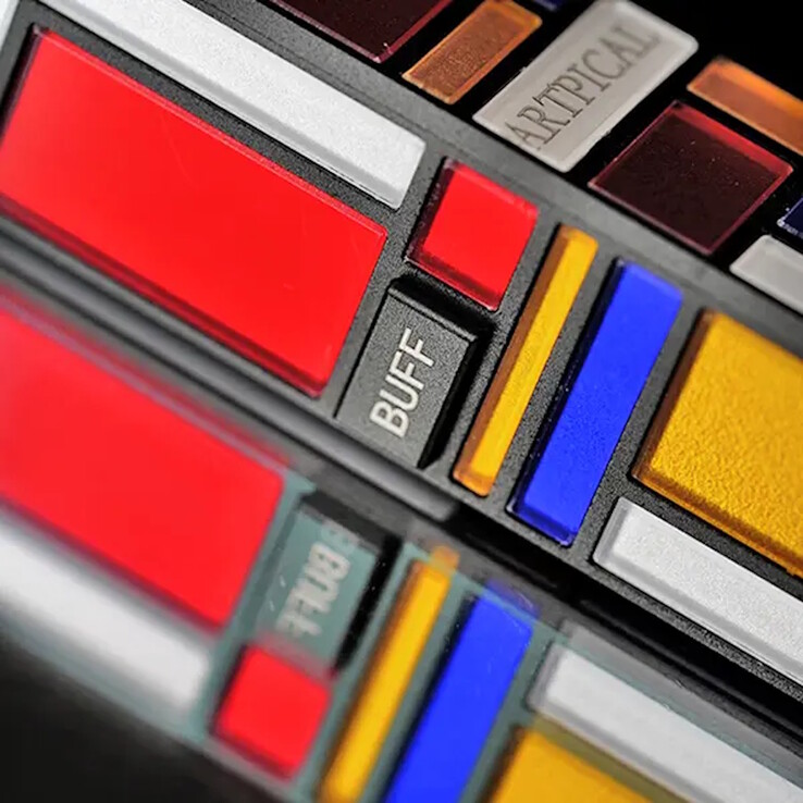 De hoofdtelefoonversterking kan met een druk op de Buff-knop worden aangepast tussen drie instellingen.