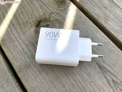 De optionele 90 watt voedingseenheid.