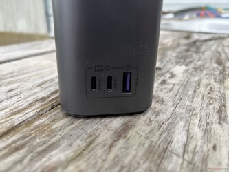 Het Mini MagSafe Power Station heeft twee USB-C poorten van 100 W en één USB-A poort van 22,5 W.