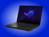 De ROG Zephyrus Duo (2026) GX651 lijkt in zijn ‘standaard’ toestand sterk op andere 16-inch gaminglaptops.