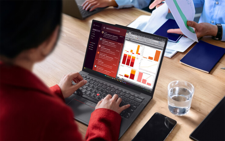De ThinkPad X13 Gen 7 AMD weegt 987 g inclusief de batterij van 54,7 Wh.