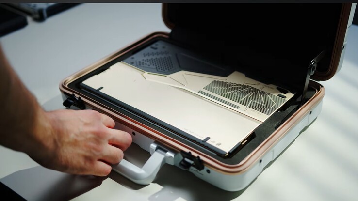 De Asus ROG Flow Z13 KJP wordt geleverd in een mooie behuizing.