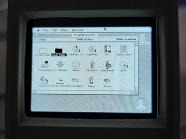 Het startscherm na het opstarten toont alle meegeleverde programma's en spelletjes.