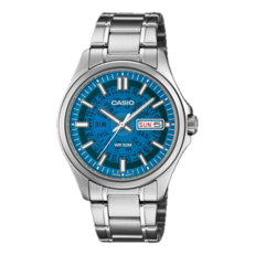 De Casio MTP-E740-2A2V met een helderblauwe, doorschijnende wijzerplaat.