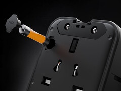 De Tessan Aero 70 Smart Travel Adapter wordt geleverd met een ingebouwde zekering.