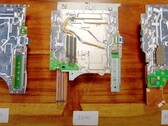 PlayStation 5 1200-model moederbord (midden) en zijn voorgangers (Bron: Austin Evans op YouTube)