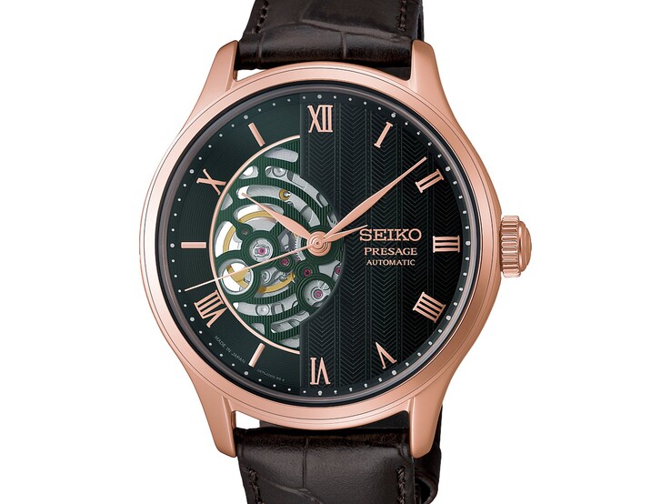Close-up van de groene wijzerplaat van de Seiko Presage HCB007, waarop het gestructureerde geometrische patroon te zien is