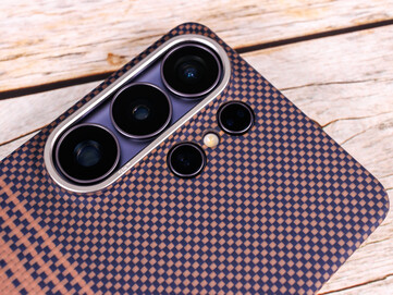 Het cameraframe op de Edge-cases heeft een aluminium coating.