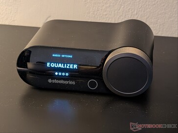 Aanpassingsmogelijkheden via GameHub, te bedienen met de draaiknop of de volumeknop op de headset.