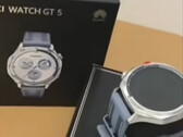 De Watch GT 5 is al uit de doos gehaald in China. (Afbeeldingsbron: Bilibili)