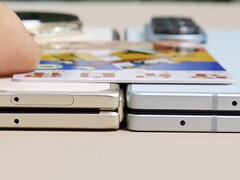 De Galaxy Z Fold7 lijkt hier dunner te zijn dan de Ivory White-versie van de Magic V5, van rechts naar links. (Afbeeldingsbron: Ice Universe)