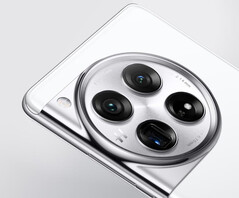 Glacial White voegt zich bij de twee bestaande kleuropties van de OnePlus 12. (Afbeeldingsbron: OnePlus)