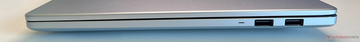 Rechts: 2x USB-A 3.2 Gen.1 (5 Gbit/s)