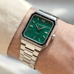 De Scarifour green jade heeft een waterbestendigheid van 50 m (50 bar) (Afbeelding bron: Benjamin James Watches)