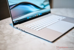 Asus ZenBook S16 I/O (afbeelding via Notebookcheck)