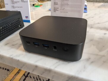 ECS Liva Z6 Plus poorten. (Afbeeldingsbron: TechPowerUp)