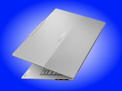 De ThinkBook 14x is lichter dan de meeste laptops, met een officieel gewicht van 990 g inclusief de batterij van 54,7 Wh.