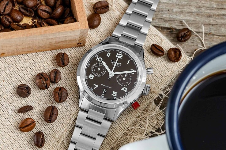 Het nieuwe 417 ES Mocha Flyback Date horloge wordt ook geleverd met roestvrijstalen horlogeband (Afbeelding bron: Hanhart)