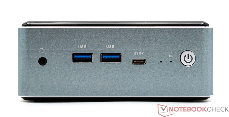 Voorkant: 3,5 mm audio-aansluiting (line-out + mic-in), 2x USB 3.2, 1x USB-C (3.2 Gen 2 + DisplayPort 1.4), voeding aan