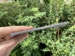 De nu geannuleerde ultradunne smartphone van Xiaomi zou de Galaxy S25 Edge (afgebeeld) hebben uitgedaagd.