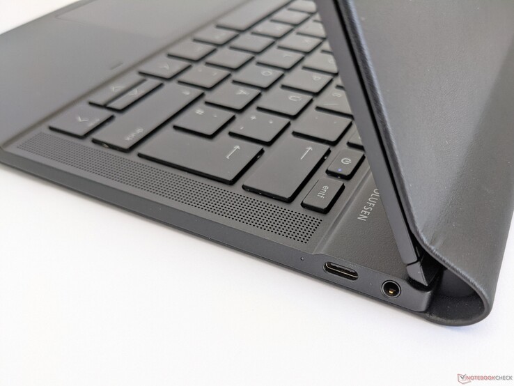 Rechterzijde: 1x USB-C 3.1 Gen 1 (incl. PD en DP), 1x headset-poort