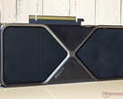 De 24 GB VRAM op de mobiele RTX 5090 kan helpen om beter te presteren dan de desktop RTX 5070 bij hogere resoluties en grafische instellingen (Afbeelding bron: Notebookcheck)