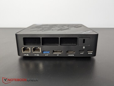Achterkant: Dubbel 2,5G Ethernet, USB-A 3.2 Gen2, DP 1.4, HDMI 2.1, USB-C 3.2 Gen2x2, Kensington