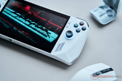 AMD's nieuwe Adrenalin Edition-update zou uiteindelijk kunnen zorgen voor aanzienlijke verbeteringen in de batterijlevensduur van gaming-handhelds zoals de ROG Ally, op de foto. (Afbeeldingsbron: Notebookcheck)