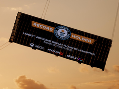 Het videoscherm met de gameplay van Ninja Gaiden 4 dat het Guinness Wereldrecord opleverde (bron: Xbox Wire)