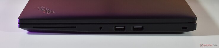 rechts: Smarcard-lezer, 3,5 mm audio, USB-A 2.0, USB-A 3.2 Gen 1, Kensington-slot