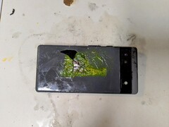 Ten minste twee Pixel 6a zijn de afgelopen maand in brand gevlogen. (Afbeeldingsbron: Reddit gebruiker u/zaliver)