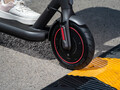 De Xiaomi Electric Scooter 4 Pro heeft 10-inch banden en kan tot 120 kg lading dragen. (Afbeelding bron: Xiaomi)