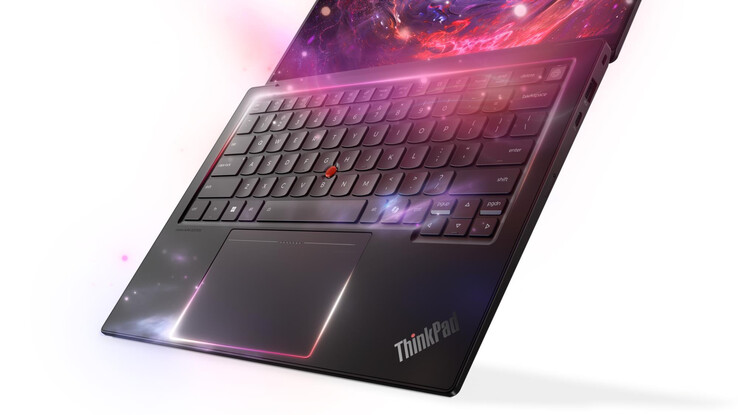 De ThinkPad X1 Carbon Gen 14 heeft een relatief groot trackpad en pijltjestoetsen van volledig formaat, ondanks de vormfactor van 14 inch.