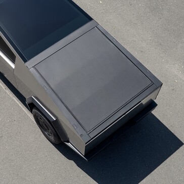 De nieuwe tonneau cover is een optie van $750 voor de basis RWD-uitvoering