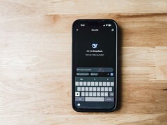 Smartphone waarop de DeepSeek-app op het scherm te zien is