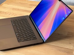 De huidige generatie van de MacBook Pro-reeks heeft mini-LED-schermen en een ontwerp dat naar Apple maatstaven vrij lomp is.