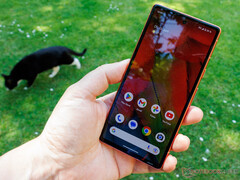 Zelfs de verouderde Pixel 7a zou nu een GPU-boost moeten hebben gekregen dankzij nieuwere stuurprogramma's. (Afbeeldingsbron: Notebookcheck)