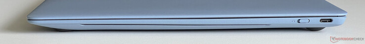 Rechts: sluiter voor webcam, USB-C 3.2 Gen 2 (10 Gbit/s, DisplayPort, Power Delivery)